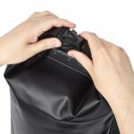 SPIGEN-A630-UNIVERSAL-WATERPROOF-BAG-BLACK-4